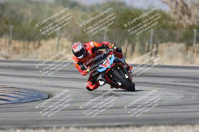media/Dec-01-2025-Moto Forza (Mon) [[2daa91e15f]]/1-Advanced Group/Session 3 (Turn 3)/